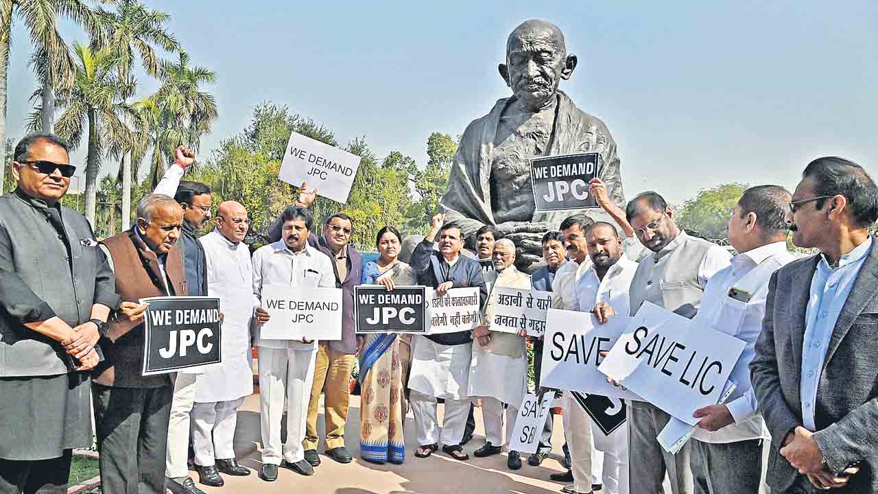 అదానీ స్కాంపై బీఆర్‌ఎస్‌ అవిశ్రాంత పోరు