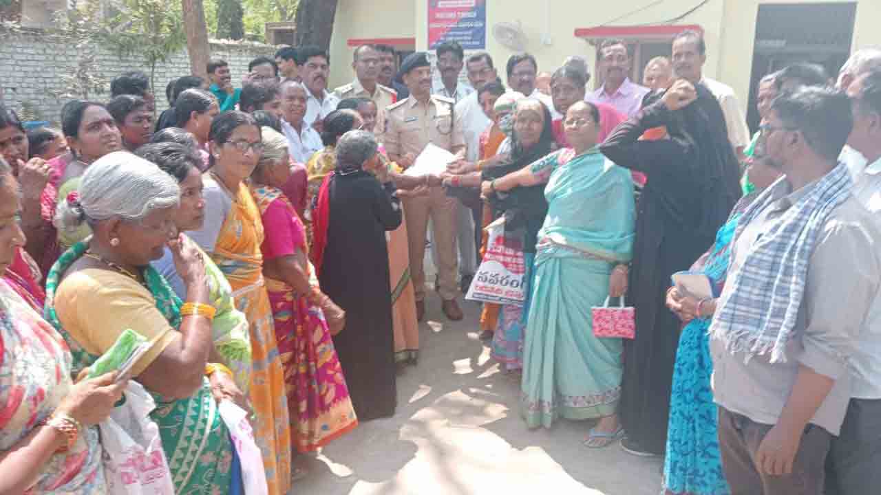 పొదుపు పేరిట మోసం