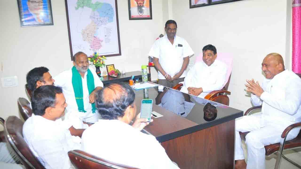 ప్రతిఒక్కరూ ఆధ్యాత్మిక చింతన కలిగి ఉండాలి