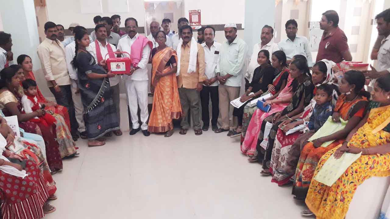 సంక్షేమ పథకాల్లో దేశానికే ఆదర్శం