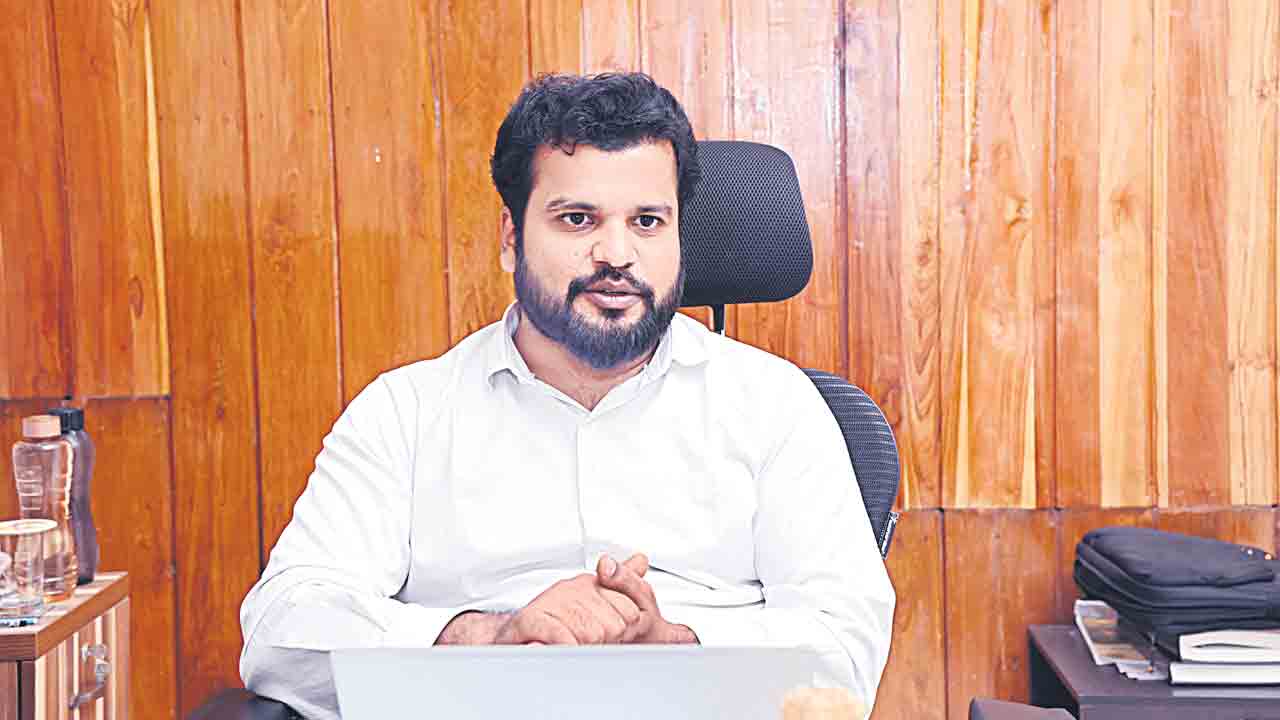 అటవీ శాఖలో ఆశిష్‌ మార్క్‌