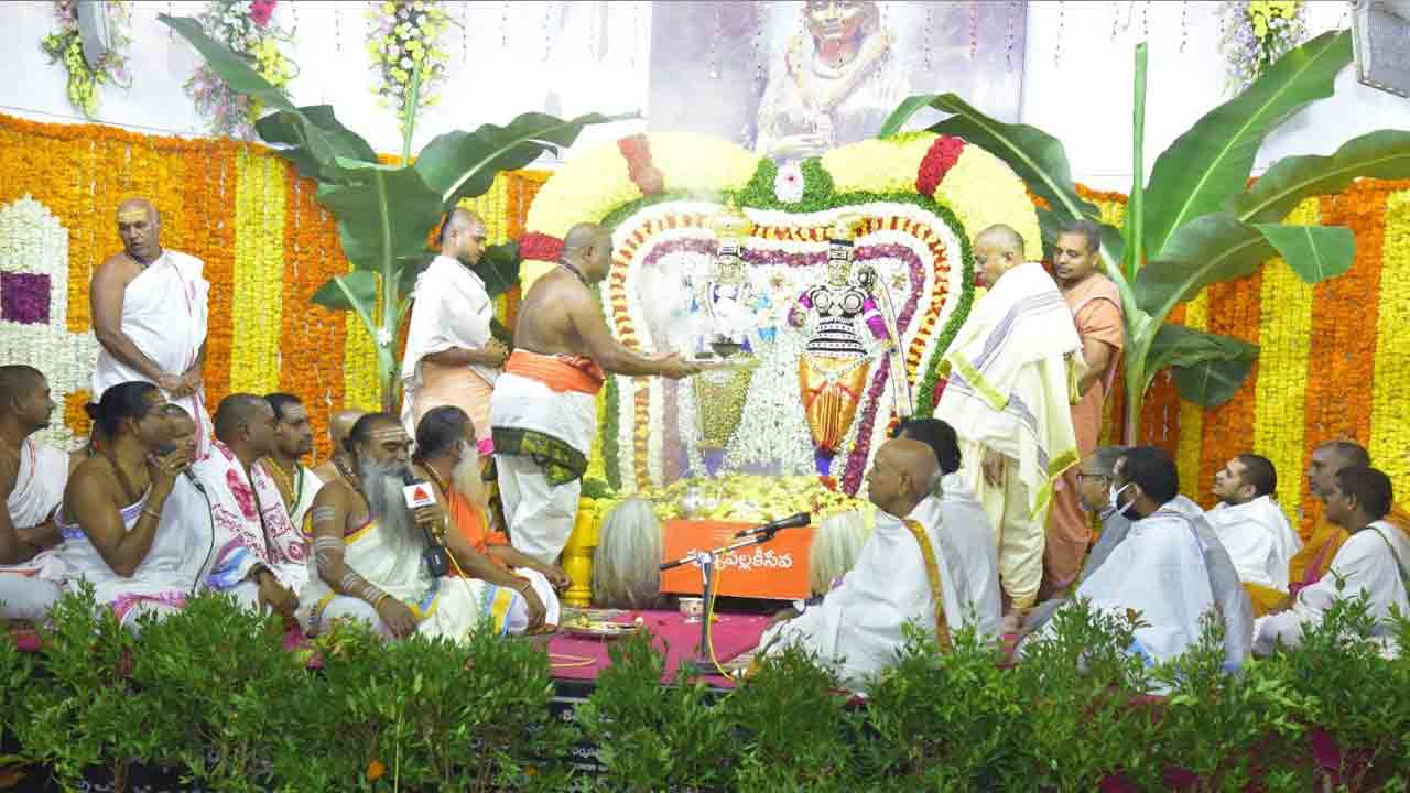 పుష్పపల్లకీపై భోళాశంకరుడు