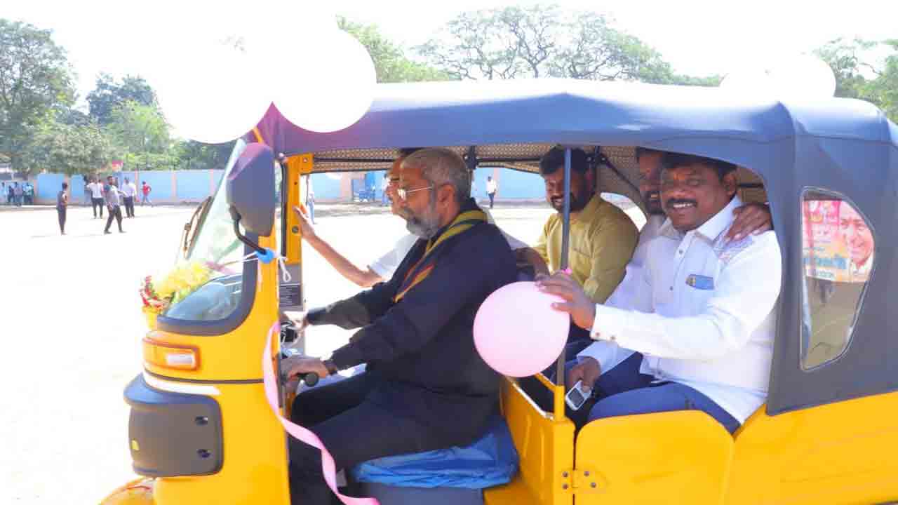 కోరుకంటి పెద్దమనసు. సీఎం కేసీఆర్‌ బర్త్‌డే నాడు పేద కుటుంబాలకు చేయూత