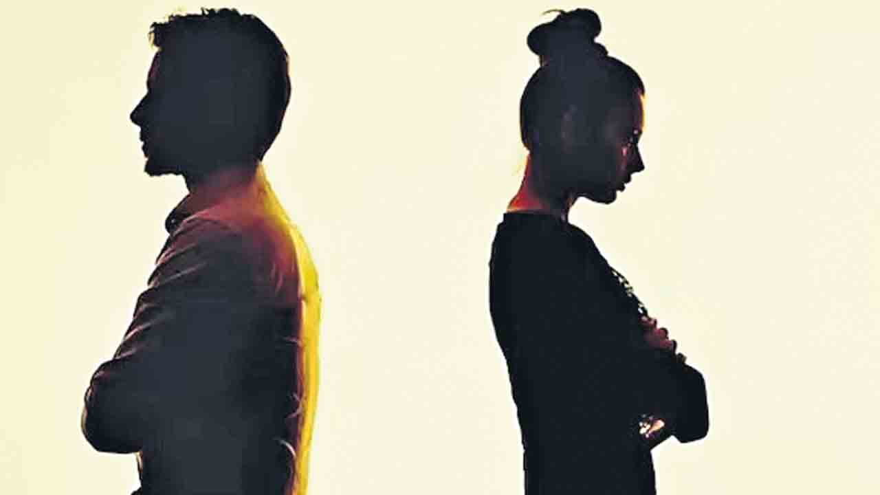 ప్రేమించడం లేదని దావా
