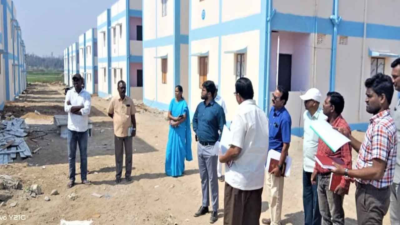 ఇండ్ల పంపిణీలో పారదర్శకత పాటించాలి