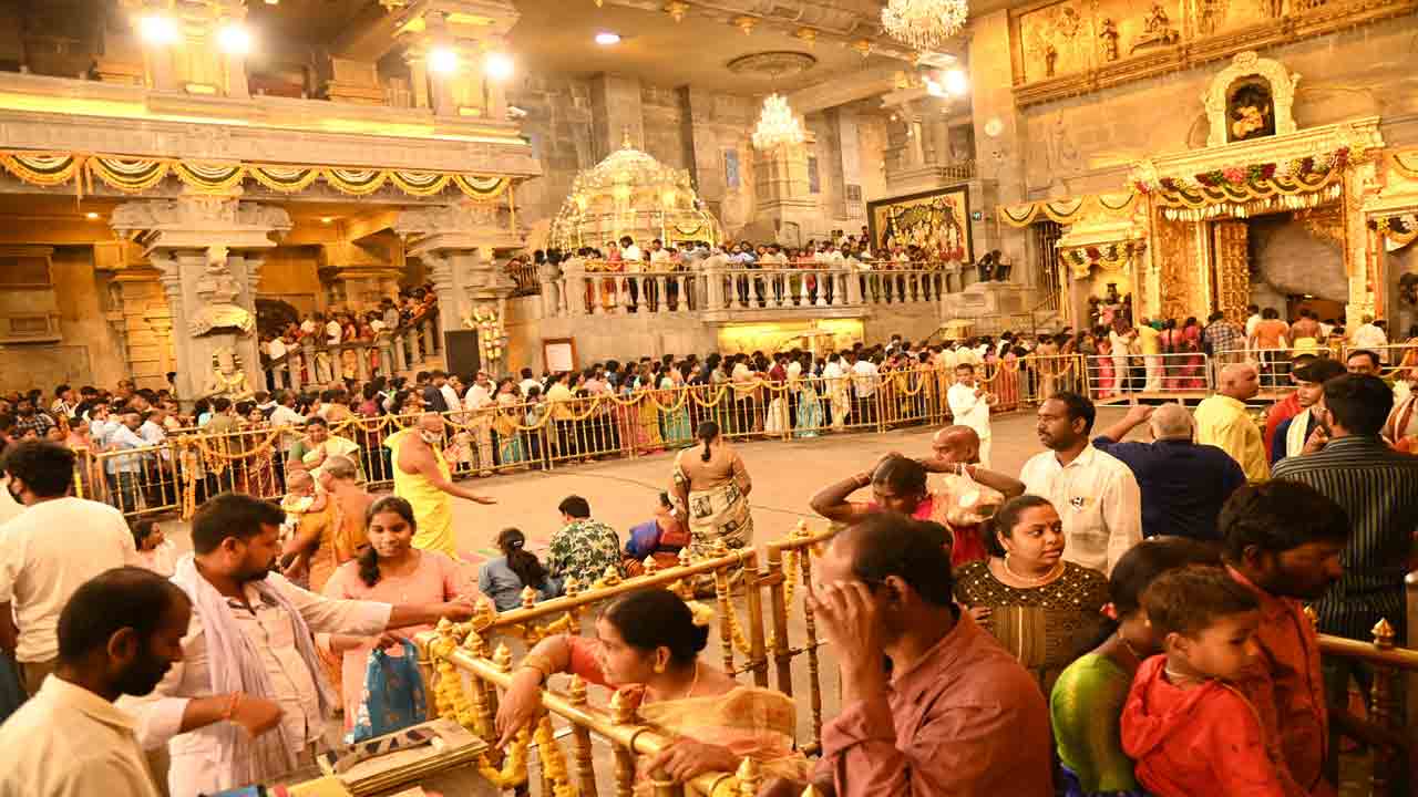 లక్ష్మీనరసింహుడికి వైభవంగా నిత్యోత్సవాలు