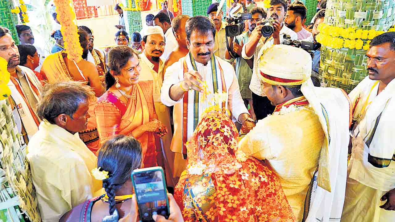 220 జంటలకు సామూహిక కల్యాణం