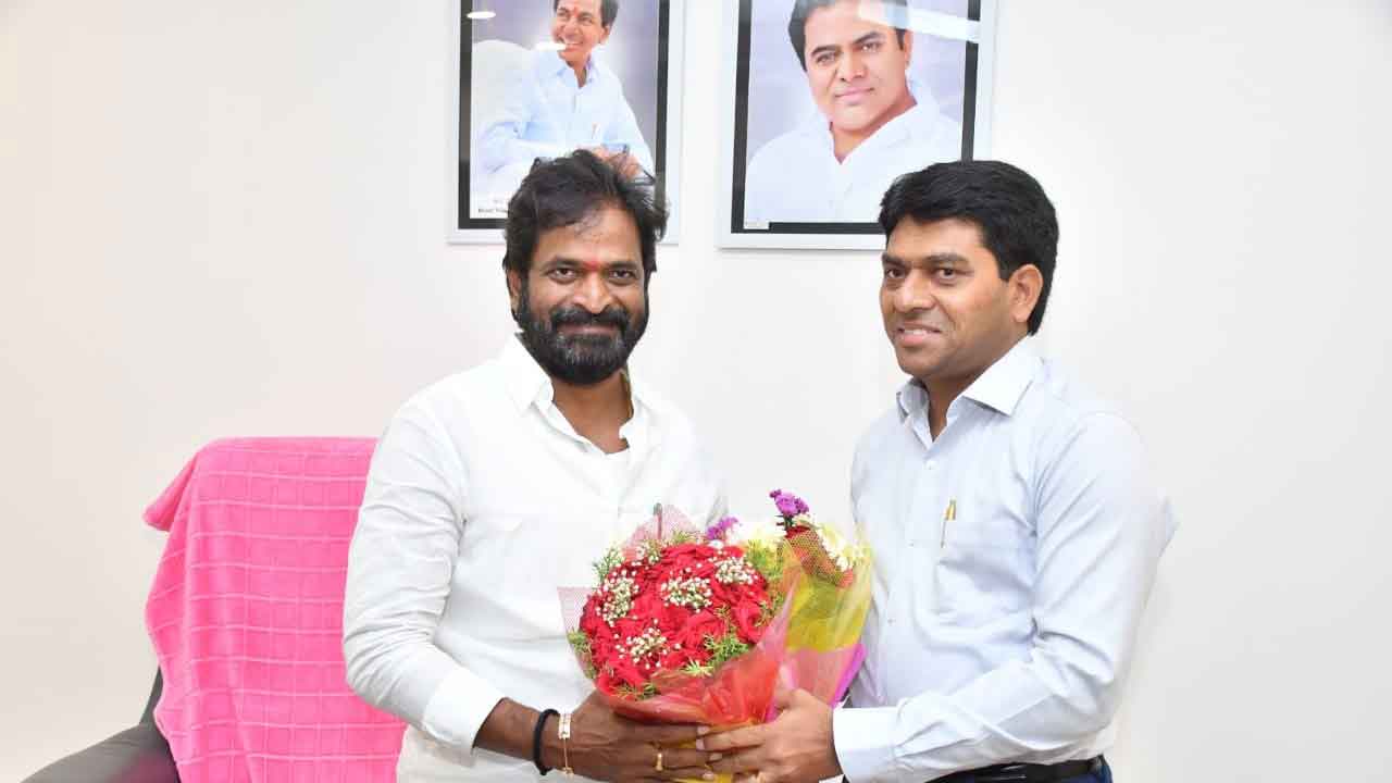 బాధ్యతలు స్వీకరించిన మహబూబ్నగర్, వనపర్తి కలెక్టర్లు