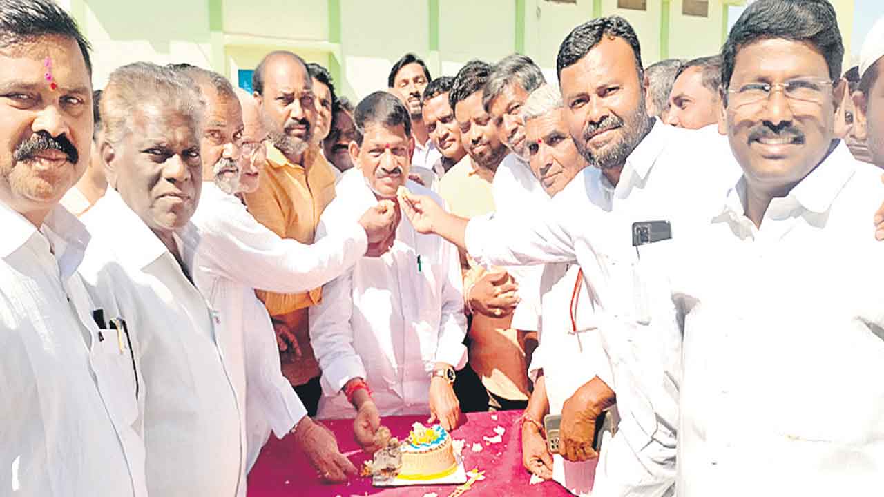 వర్ధిల్లు వందేళ్లు… ఆదిలాబాద్‌, నిర్మల్‌ జిల్లాల్లో ఘనంగా సీఎం కేసీఆర్‌ జన్మదిన వేడుకలు