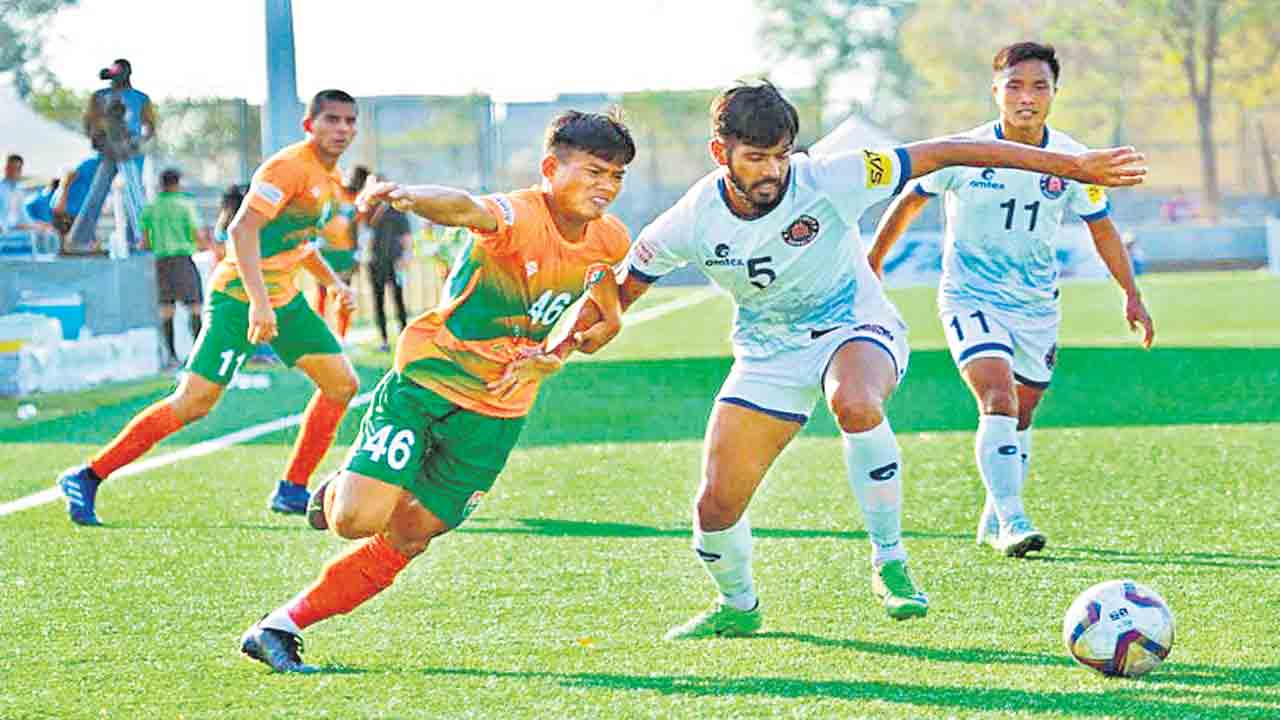 టాప్‌లో శ్రీనిధి ఎఫ్‌సీ