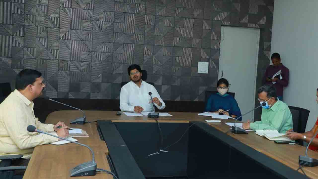 పోడుపట్టాల పంపిణీకి చర్యలు వేగవంతం