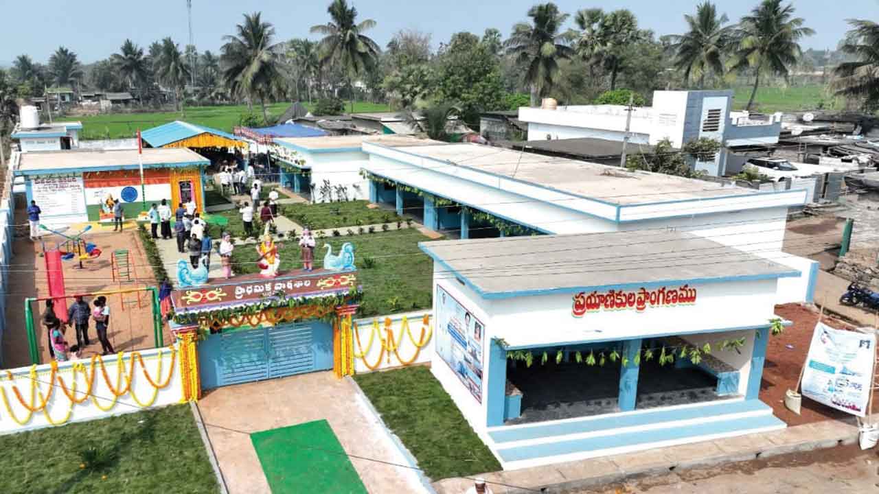 కార్పొరేట్‌ ఒరవడి.. బుగ్గపాడు బడి