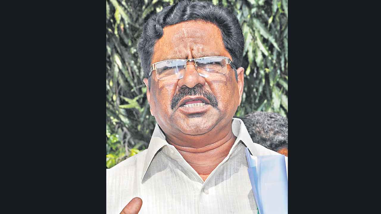 రుణమాఫీకి కేంద్రం నిధులివ్వాలి : జూలకంటి