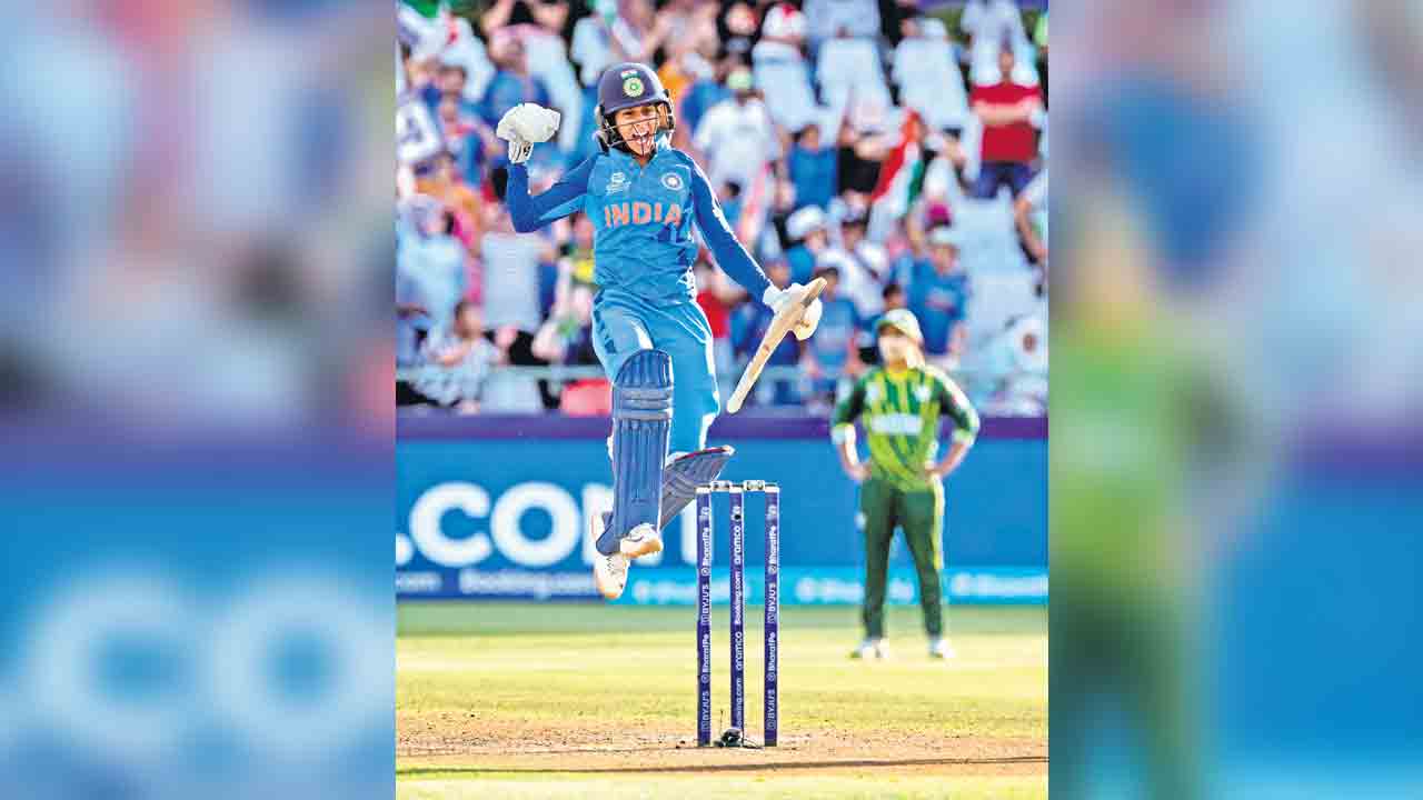 మహిళల టీ20 ప్రపంచకప్‌.. పాకిస్థాన్‌పై భారత్‌ జయభేరి