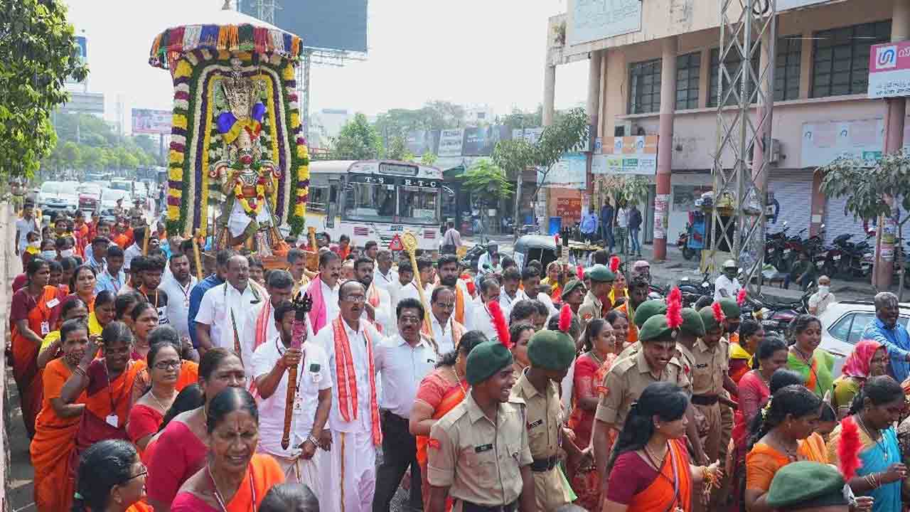 వైభవంగా వాహన సేవలు