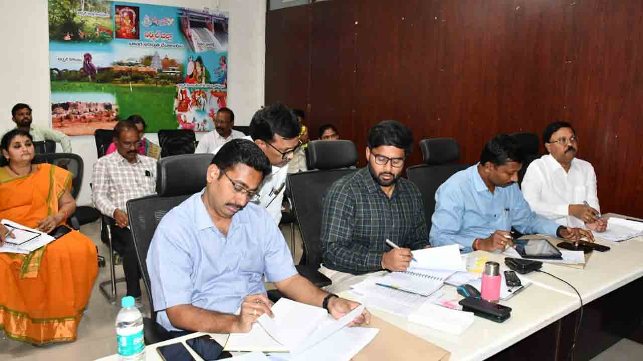 పోడు పట్టాల పంపిణీకి చర్యలు తీసుకోవాలి