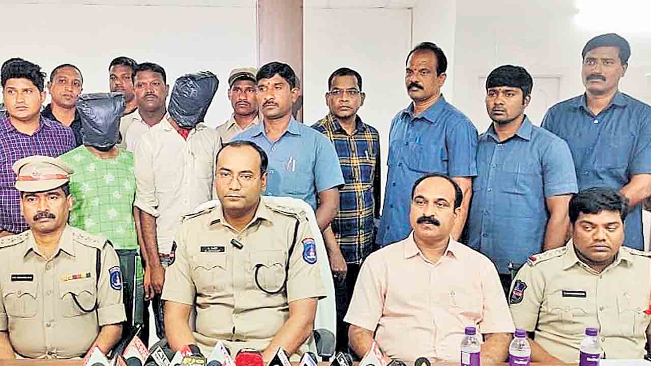 పథకం ప్రకారమే దోపిడీ