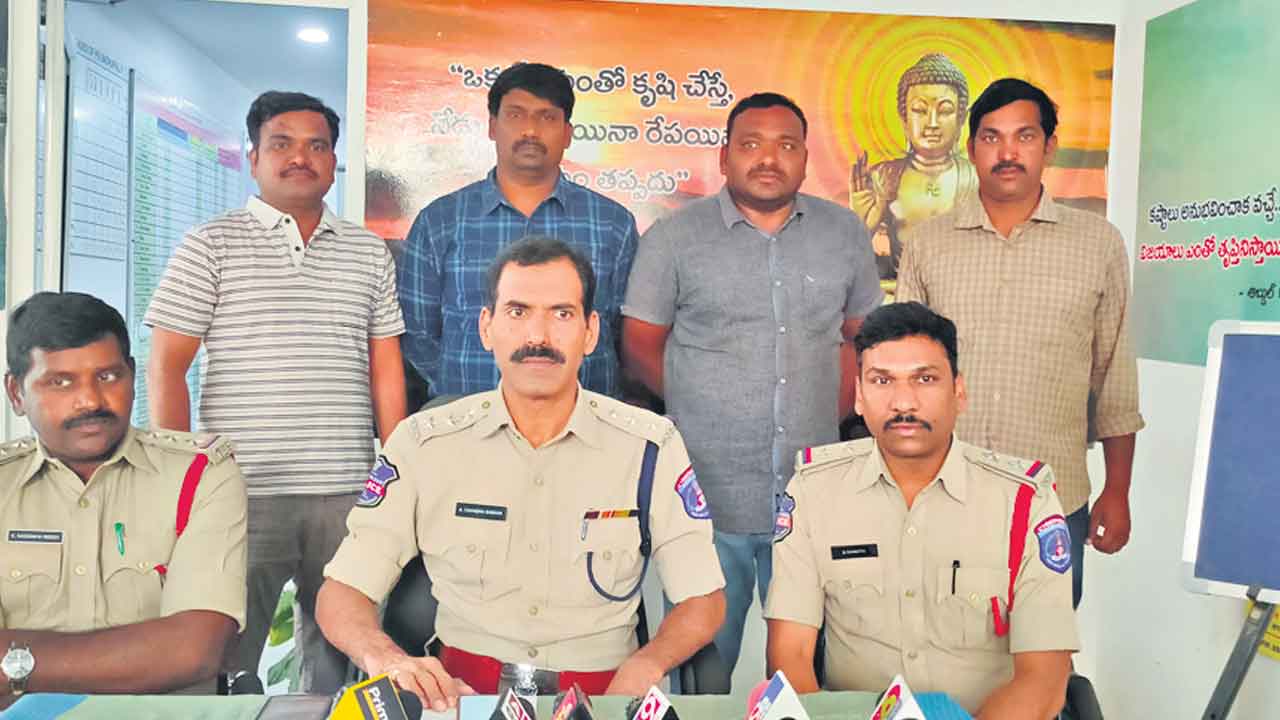 సాఫ్ట్‌వేర్‌ ఉద్యోగి.. చైన్‌ స్నాచర్‌