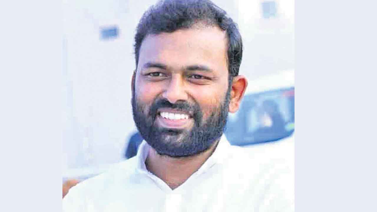 ములుగు నుంచి పాదయాత్ర ఏ ముఖం పెట్టుకొని చేస్తావ్‌?