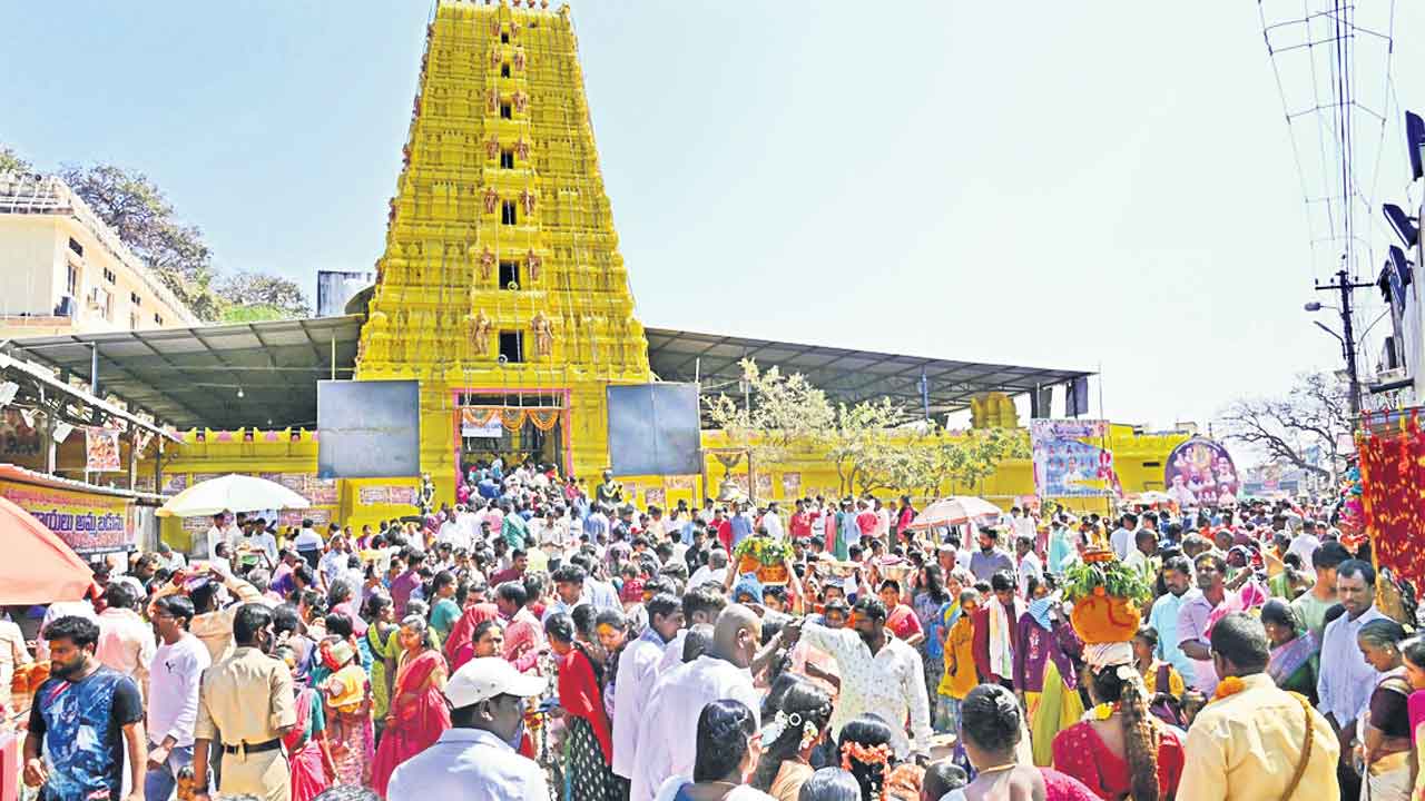 కోరమీసాలసామికి కోటిదండాలు