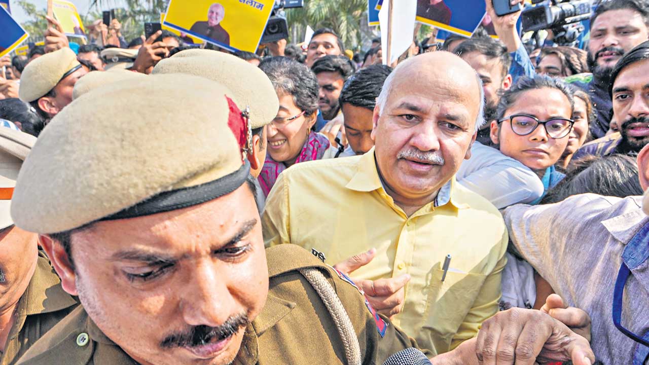 ఢిల్లీ డిప్యూటీ సీఎం అరెస్ట్‌