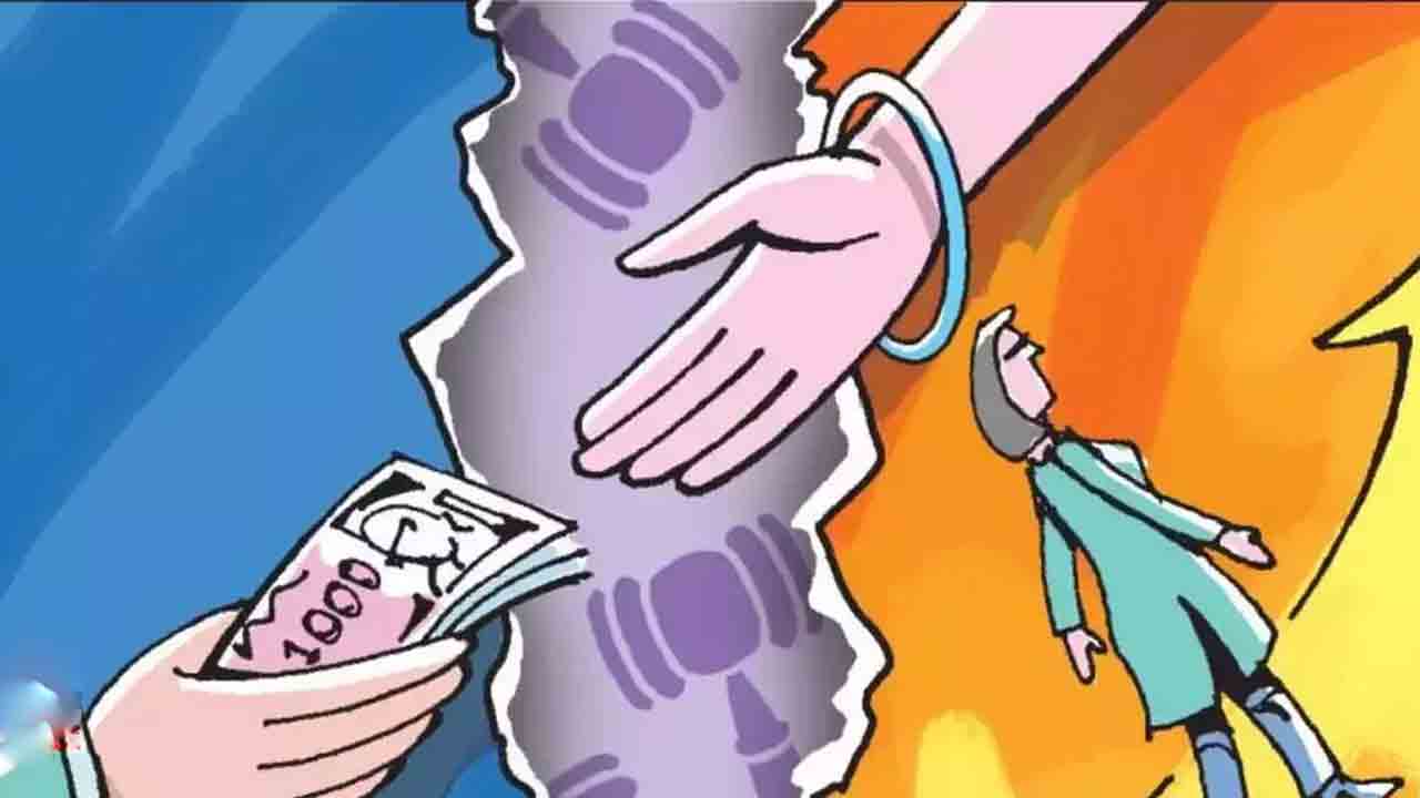 ACB Raids | లంచం తీసుకుంటూ ఏసీబీకి చిక్కిన ప్రభుత్వ పాఠశాల హెచ్ఎం