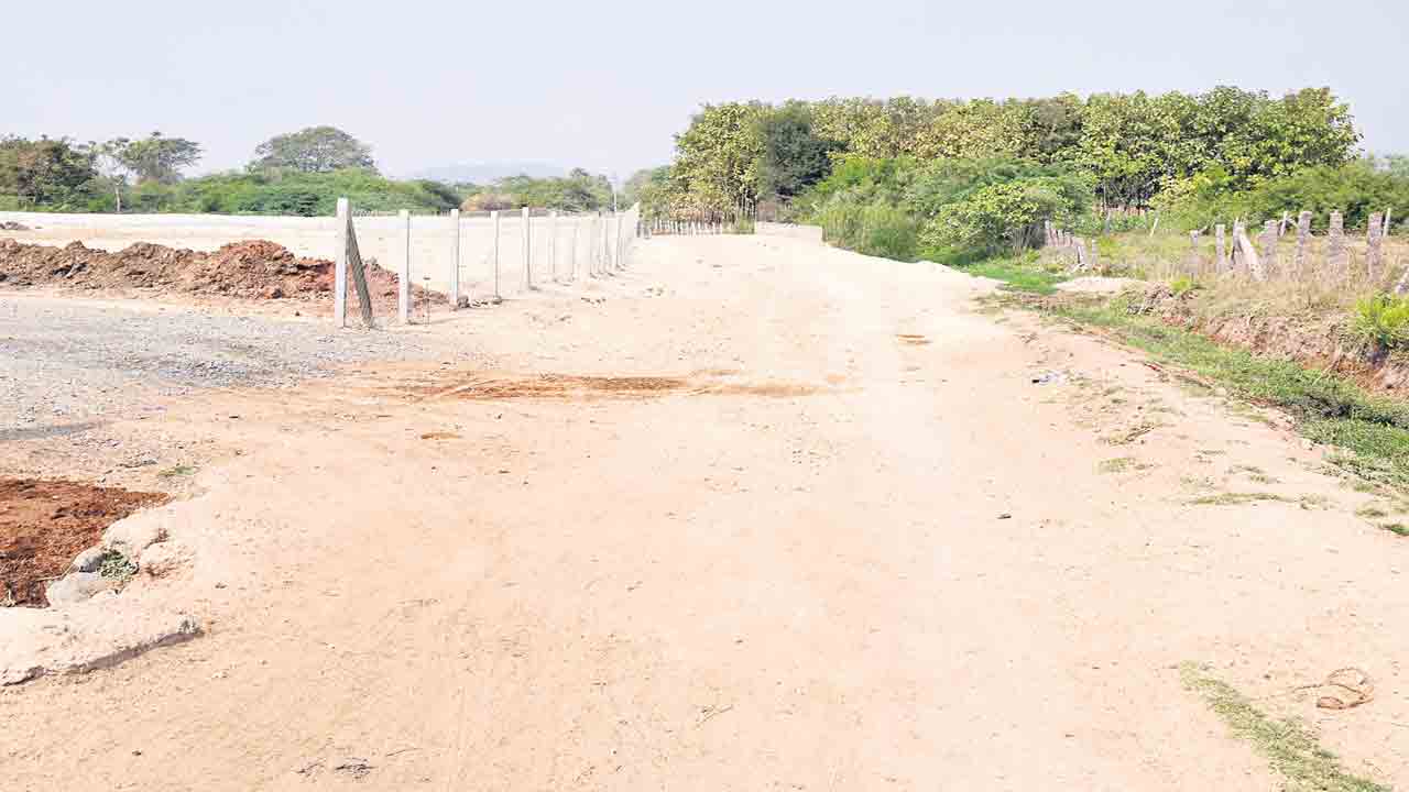 పల్లె రోడ్లకు మహర్దశ