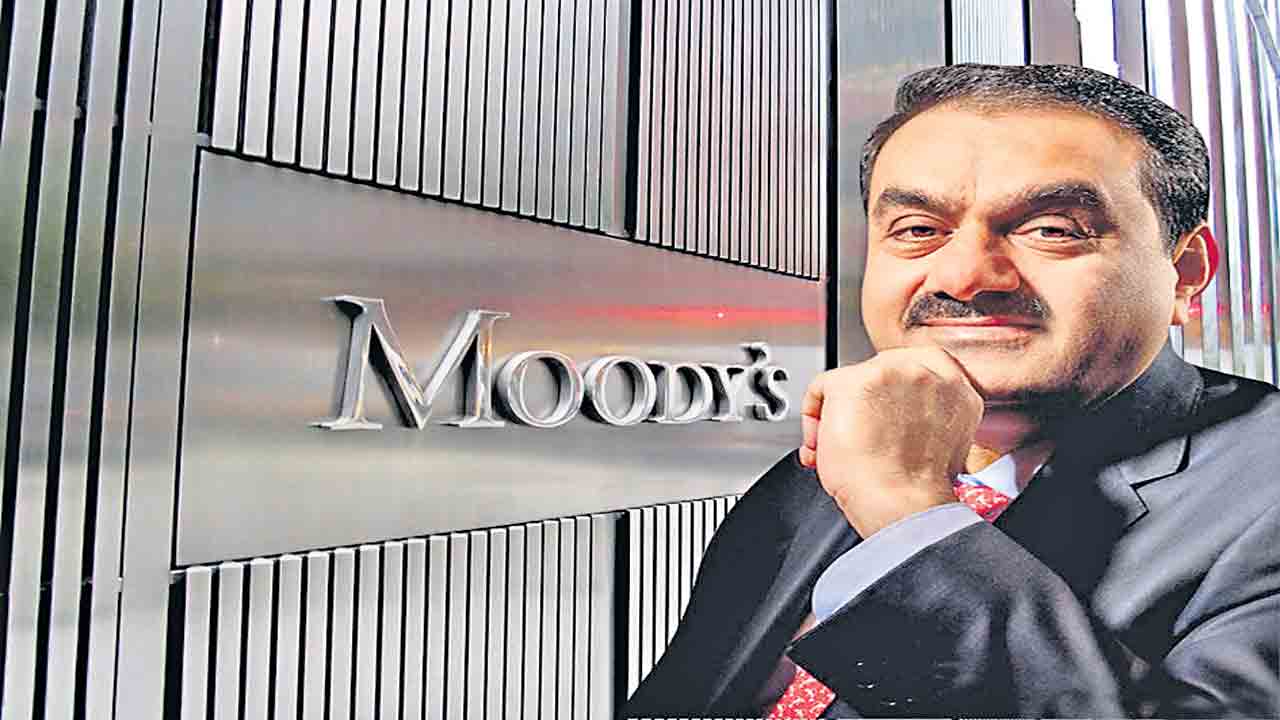 గిట్లయితే నిధులు రావు.. గ్రూప్‌ షేర్ల నష్టాలపై అదానీకి మూడీస్‌ హెచ్చరిక