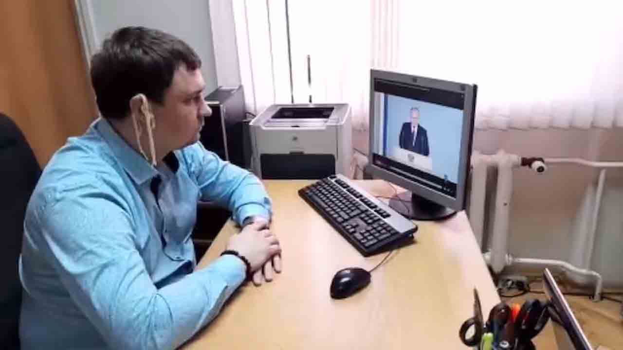 Mikhail Abdalkin | రష్యా అధ్యక్షుడి ప్రసంగం.. చెవులకు నూడిల్స్‌ తగిలించుకొని విన్న ఎంపీ..! దీని అర్థం ఏంటంటే..?