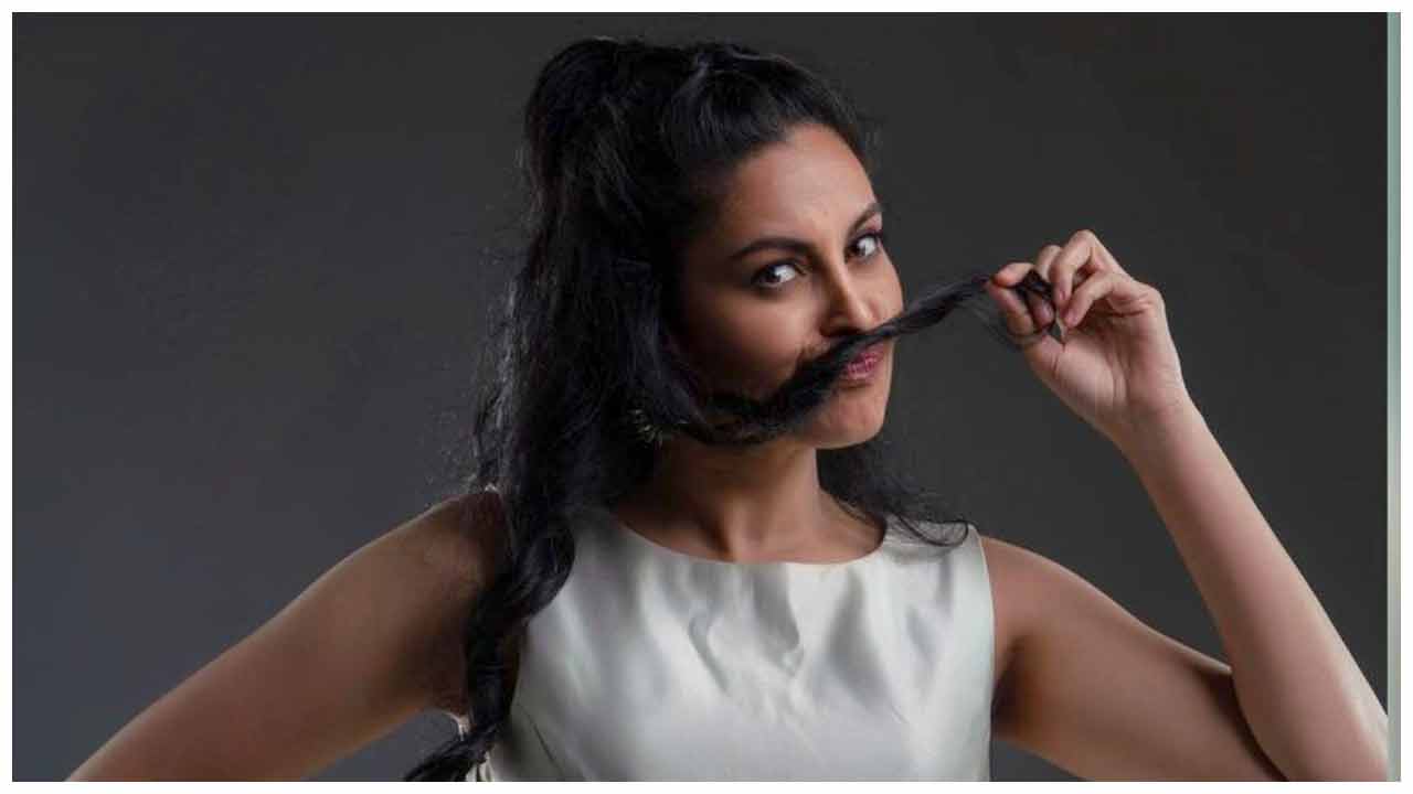 Abhinaya | చిలిపి పోజులతో కైపెక్కిస్తున్న అభినయ..