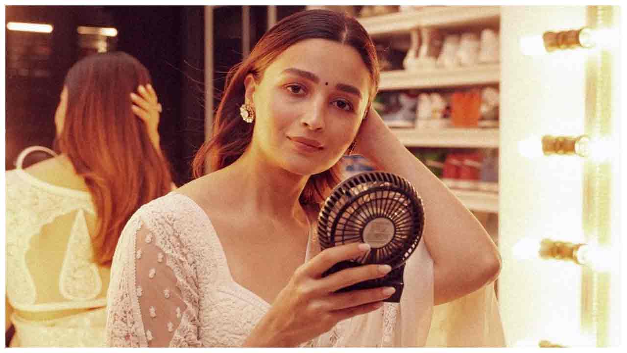 Alia Bhatt | తెల్లచీరలో కైపెక్కిస్తున్న అలియా భట్‌..