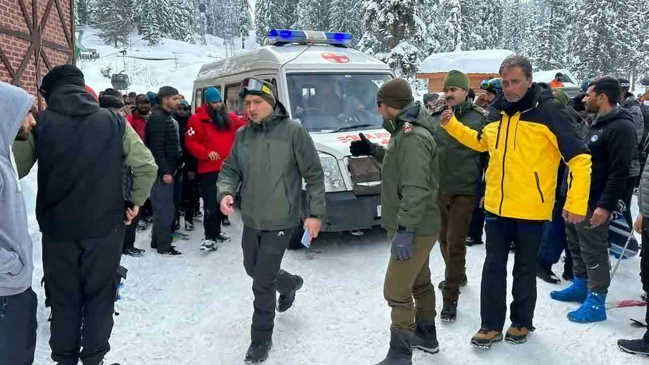 Avalanche | గుల్‌మార్గ్‌లోని స్కీ రిసార్ట్‌ను ముంచెత్తిన అవలాంచ్‌.. ఇద్దరు మృతి..!