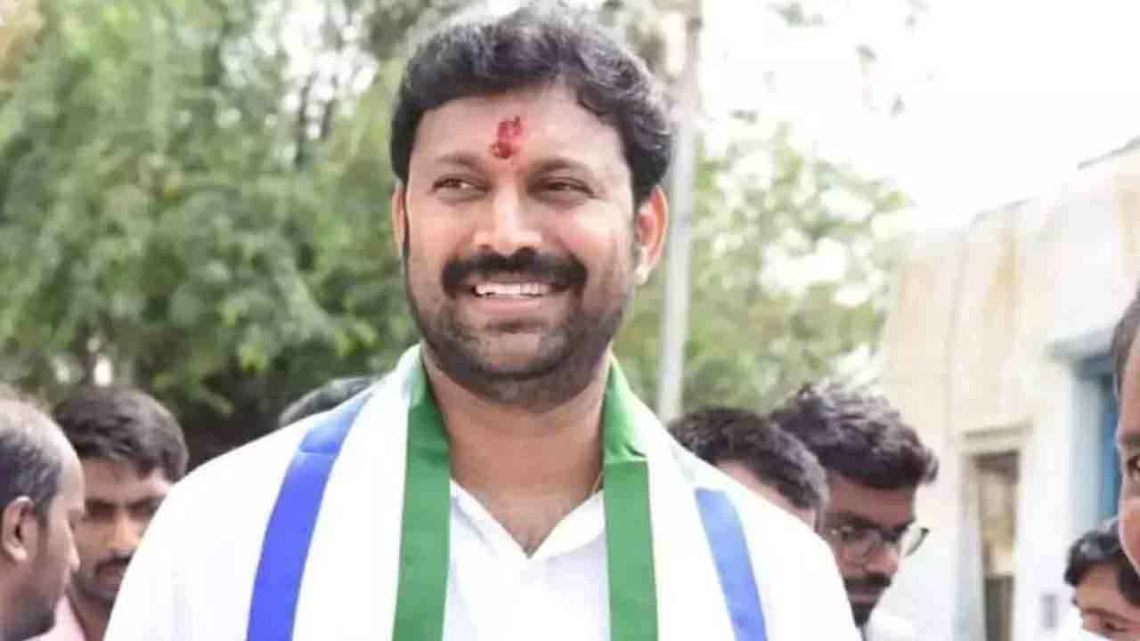 ఎంపీ అవినాష్‌రెడ్డికి మరోసారి సీబీఐ నోటీసులు