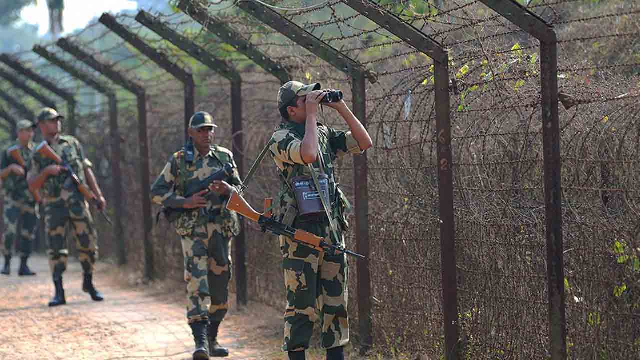 BSF jawans | బెంగాల్‌లో బీఎస్‌ఎఫ్‌ జవాన్లపై బంగ్లాదేశీల దాడి.. ఆయుధాల అపహరణ
