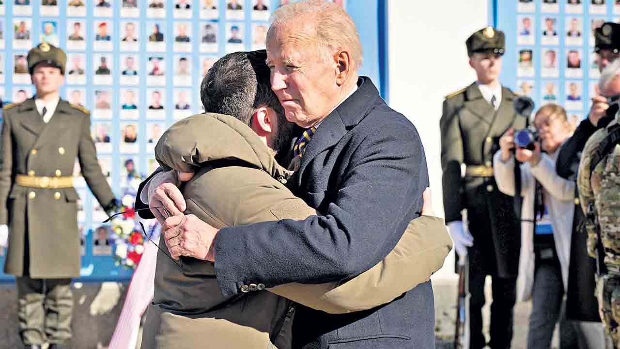 ఉక్రెయిన్‌కు అమెరికా 16,500 కోట్ల సాయం!