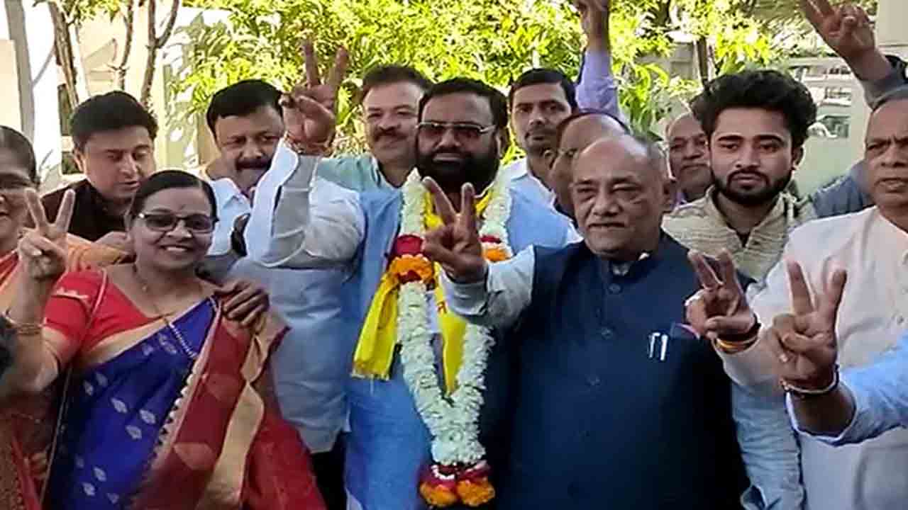 గడ్కరీ, ఫడ్నవీస్ సొంతగడ్డలో బీజేపీకి ఎదురు దెబ్బ.. ఎమ్మెల్సీ స్థానంలో ఎంవీఏ అభ్యర్థి గెలుపు