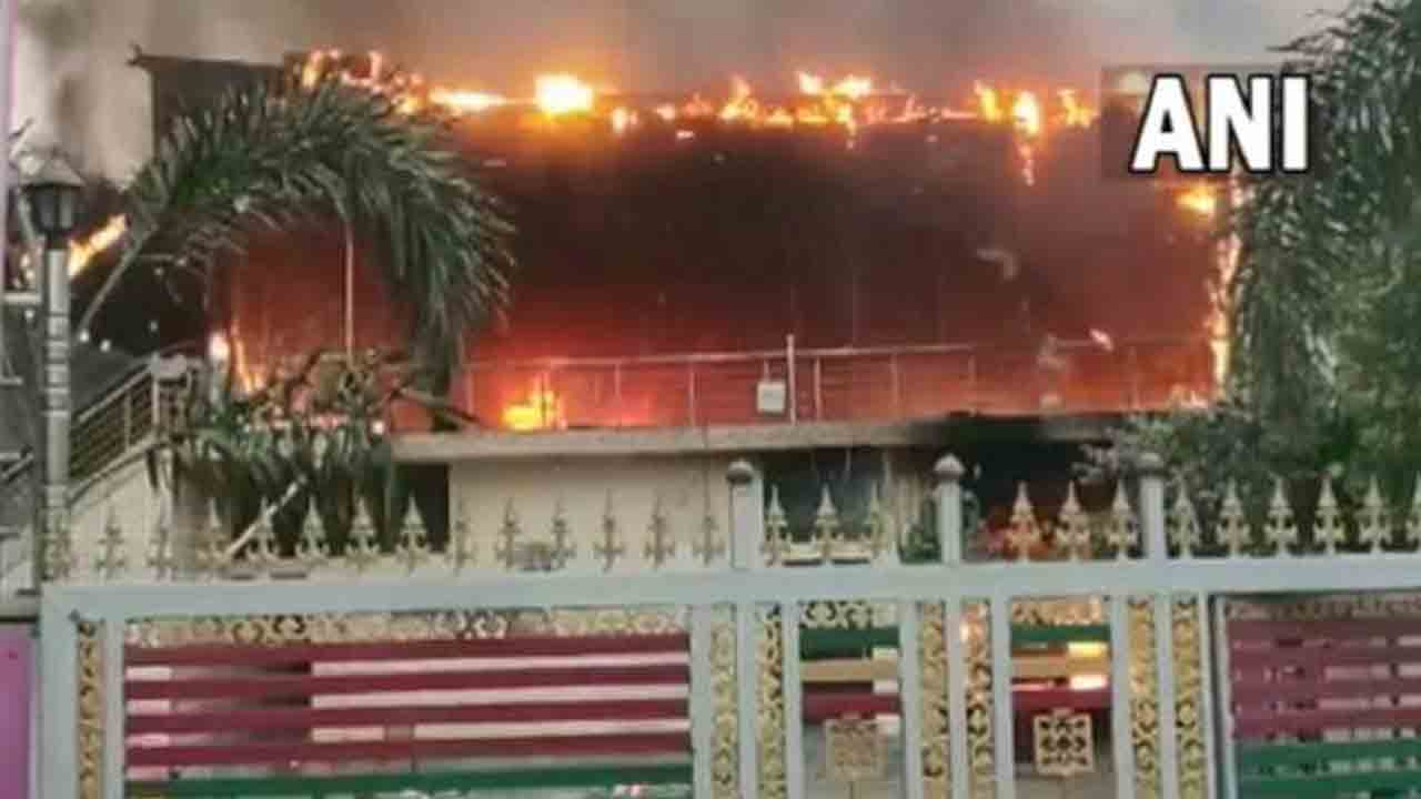 పార్కింగ్‌ విషయంలో చెలరేగిన హింస..! ఇద్దరు మృతి