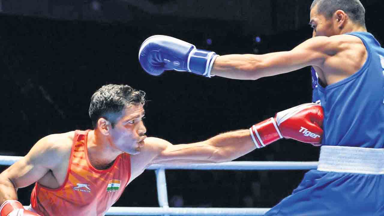 క్వార్టర్స్‌లో హుసాముద్దీన్‌