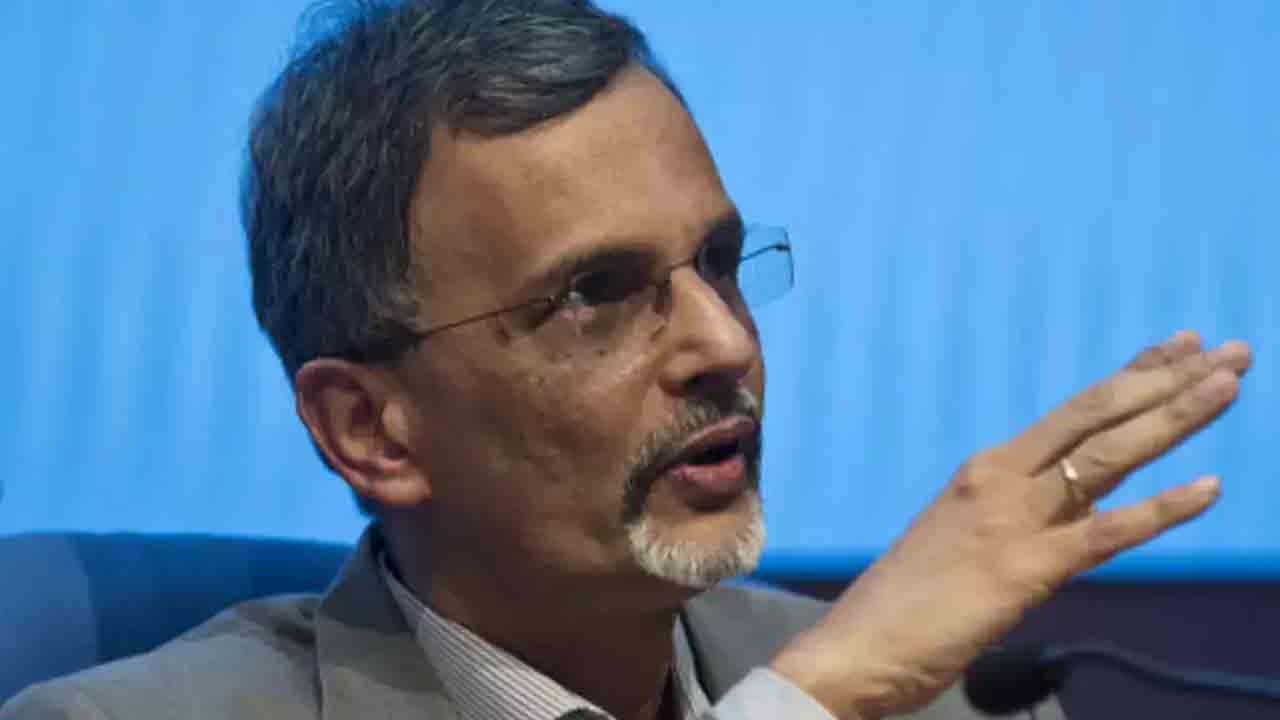 MGNREGS | ప‌ల్లె జ‌నం ప‌ట్నాల‌కు వ‌ల‌స‌వెళ్లార‌ట‌.. అందుకే `ఉపాధి`కి కోత విధించామ‌న్న‌ఆర్థిక స‌ల‌హాదారు!