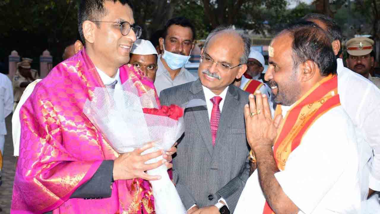 CJI DY Chandrachud | శ్రీశైలం మల్లన్న సేవలో సీజేఐ డీవై చంద్రచూడ్‌