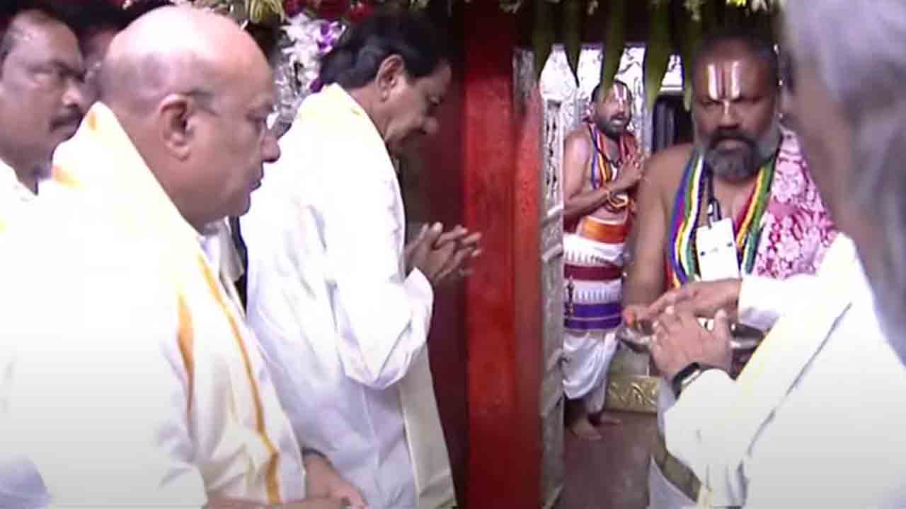 కొండగట్టు అంజన్నకు ముఖ్యమంత్రి కేసీఆర్‌ ప్రత్యేక పూజలు