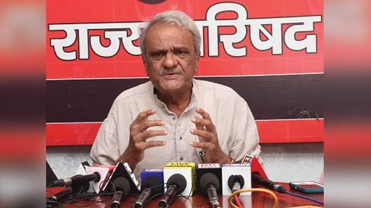 మోదీ కార్పొరేట్ల చేతిలో బందీ