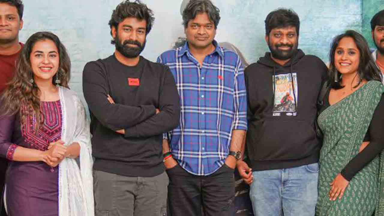 చేతిలో చెయ్యి వేస్తే గీతలే మారవా