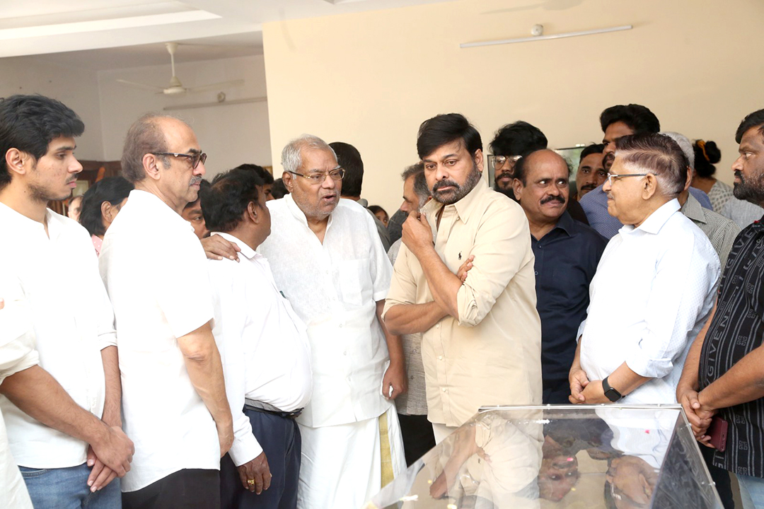 Celebs Pay Tribute to Legendary Director Viswanath