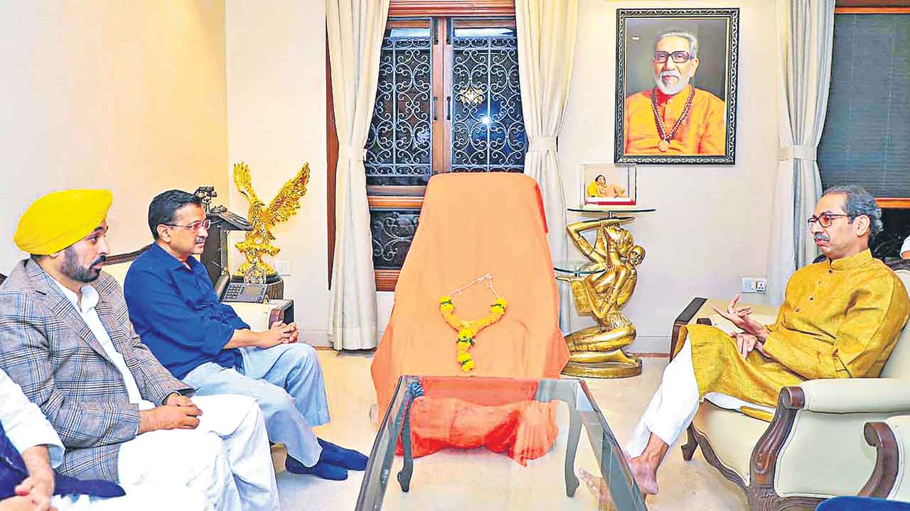 ఉద్ధవ్‌తో కేజ్రీవాల్‌, మాన్‌ భేటీ