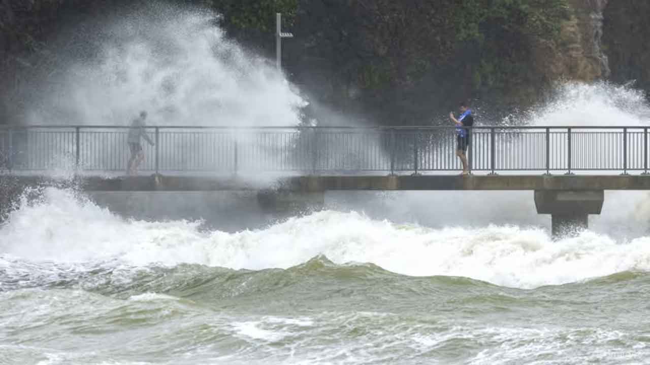 Cyclone Gabriel | న్యూజిలాండ్‌ను వణికిస్తున్న గాబ్రియేల్‌ తుఫాన్‌.. నిలిచిన విద్యుత్‌ సరఫరా, 509 విమానాల రద్దు