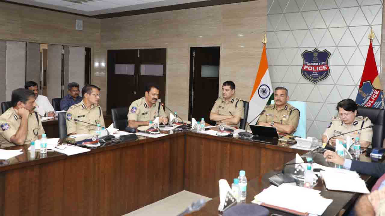 పోలీస్‌శాఖ ప్రతిష్టను పెంచాలి : డీజీపీ అంజన్‌కుమార్‌ పిలుపు