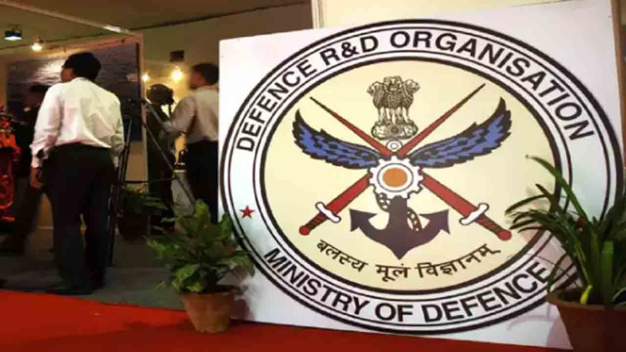 Honey Trap | డీఆర్డీవో అధికారి హనీట్రాప్‌.. పాక్‌ స్పై మహిళకు క్షిపణి, ఆయుధాల సమాచారం