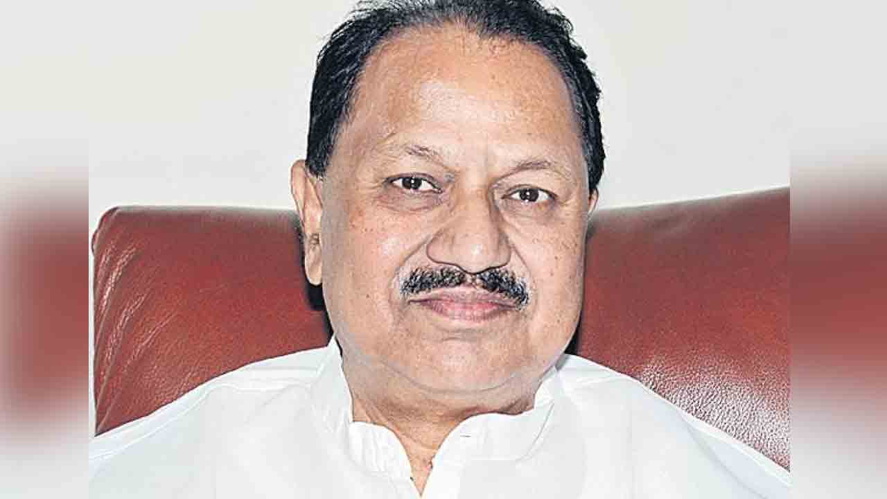 మాజీ ఎంపీ డీఎస్‌కు తీవ్ర అస్వ‌స్థ‌త‌.. ఆస్ప‌త్రికి త‌ర‌లింపు