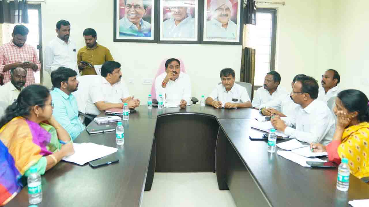 మహా శివరాత్రి ఏర్పాట్లపై మంత్రి సమీక్ష